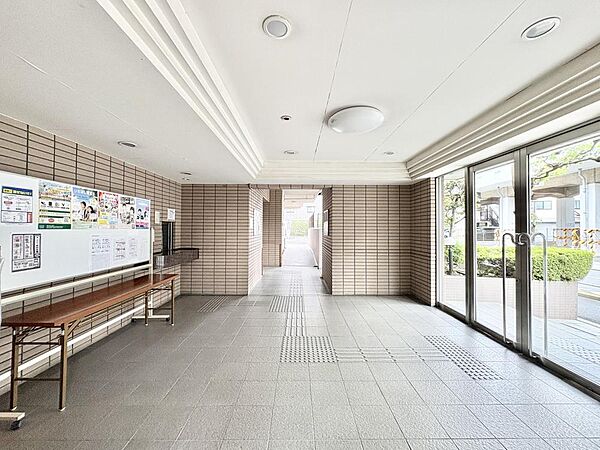 【Entrance hall】エントランスホール