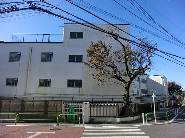 板橋区立成増ヶ丘小学校まで約579m