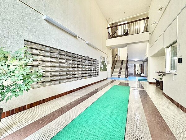 【Entrance hall】エントランスホール
