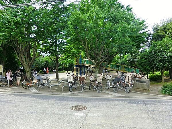 泉こぶし公園まで約413m