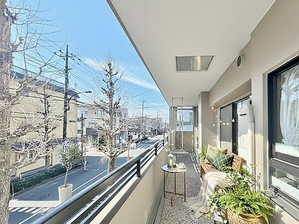 【配置してある家具や小物はCGによるイメージです。】【Balcony】バルコニー