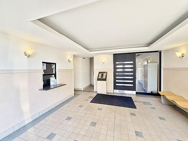 【Entrance hall】エントランスホール
