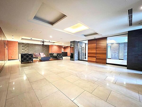 【Entrance hall】エントランスホール