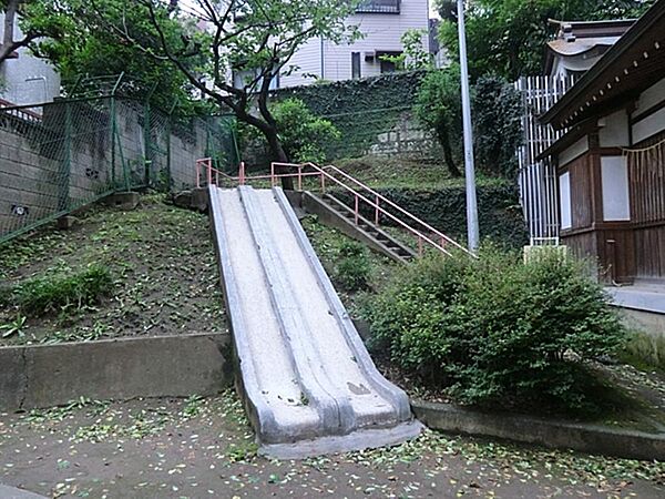 春日園児童遊園まで約878m