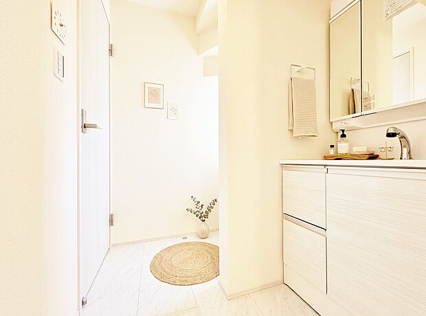 【配置してある家具や小物はCGによるイメージです。】【Bathroom】洗面所
