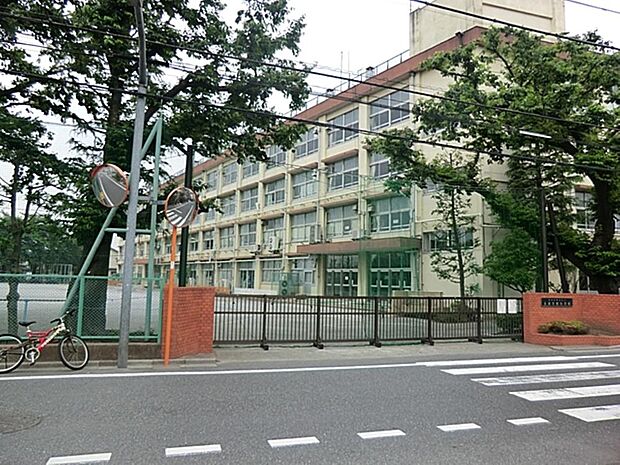 練馬区立大泉学園小学校まで約753m