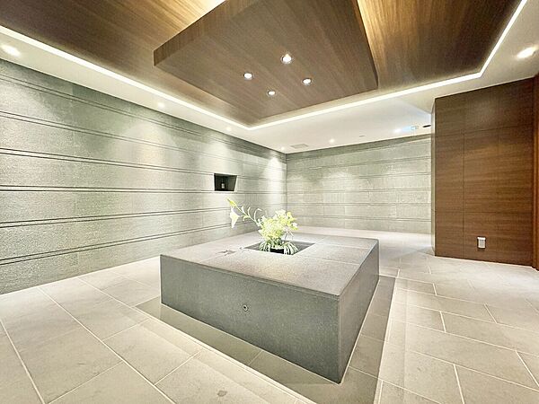 【Entrance hall】エントランスホール