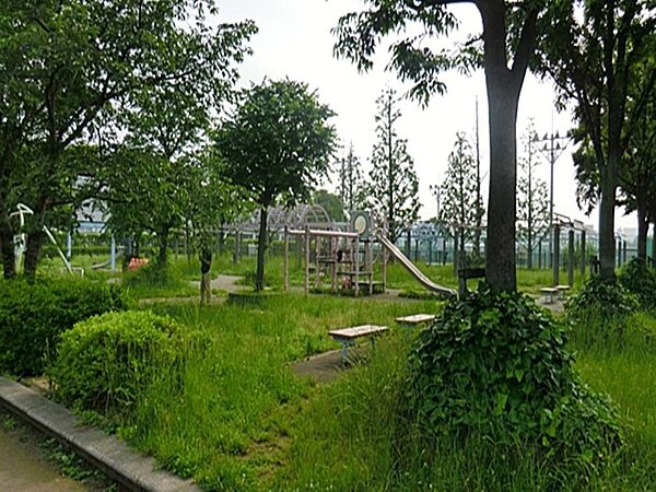 落合中央公園まで約268m