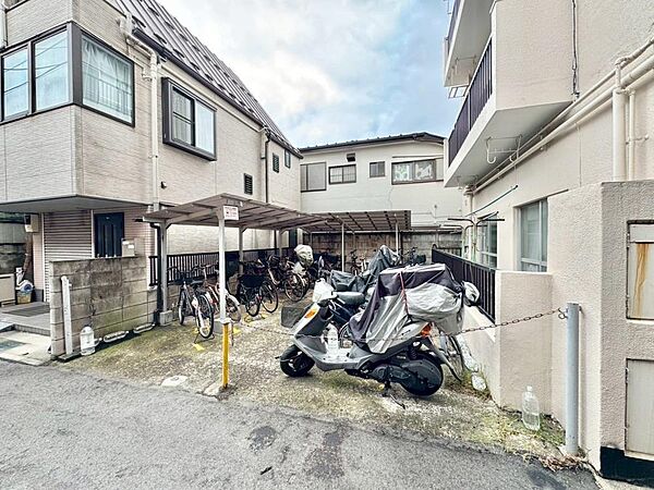 【Bicycle　Parking　area】駐輪場
