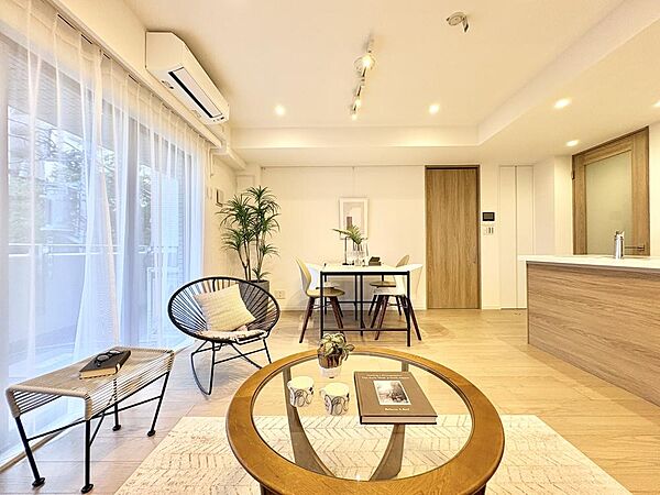 【配置してある家具や小物はCGによるイメージです】【Livingroom】リビング