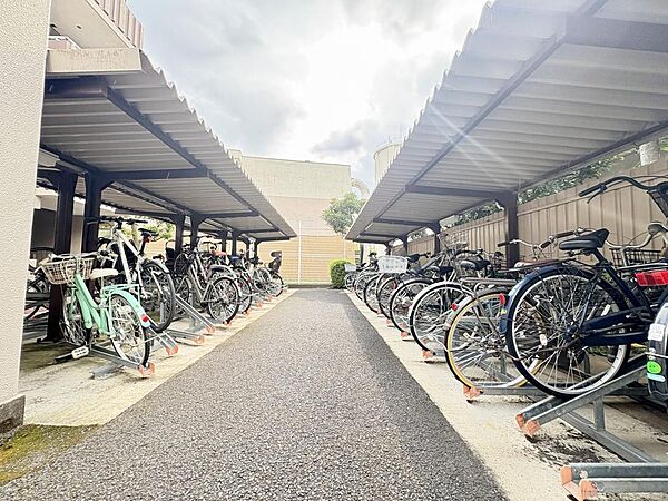 【Bicycle parking area】駐輪場