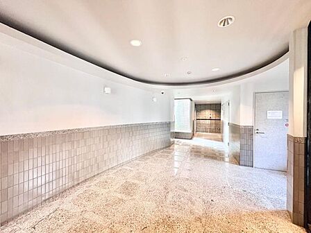 【Entrance hall】エントランスホール