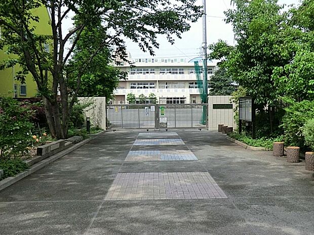 三鷹市立高山小学校まで約767m