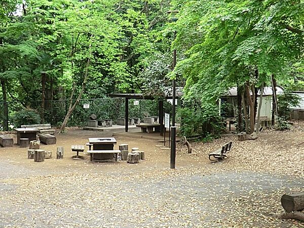 鎌田公園まで約327m