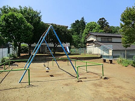 子供の遊び場まで約79m