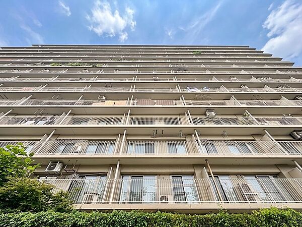 【街に溶け合う美しい景観をCG加工により空を晴天にしています】【Exterior】外観