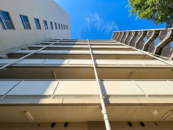 【街に溶け合う美しい景観をCG加工により空を晴天にしています】【Exterior】外観