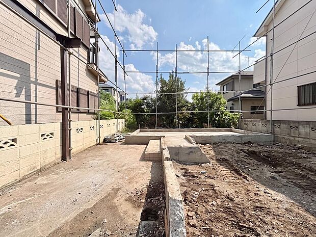 【街に溶け合う美しい景観をCG加工により空を晴天にしています】【Under construction】建設中