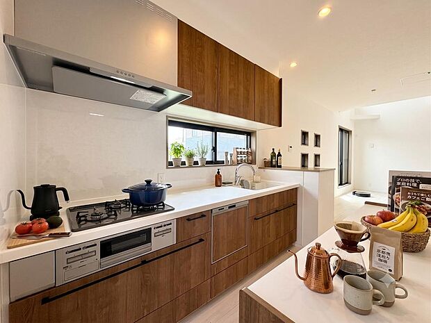 【配置してある家具や小物はCGによるイメージです。】【Kitchen】キッチン