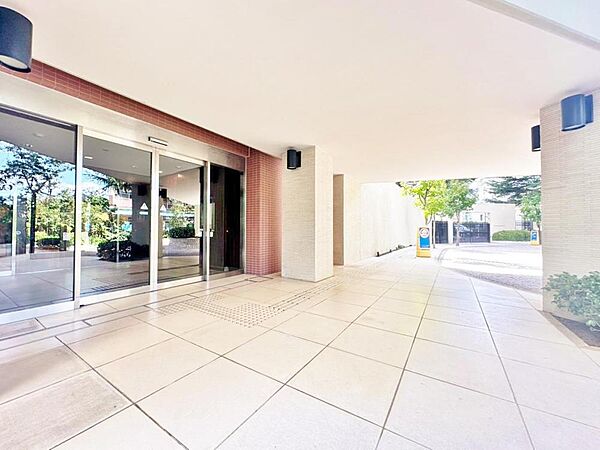 【Entrance hall】エントランスホール