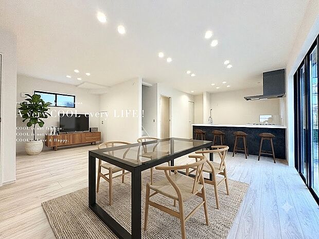 【配置してある家具や小物はCGによるイメージです】【Livingroom】リビング