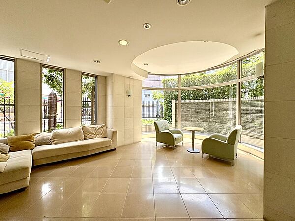 【Entrance hall】エントランスホール