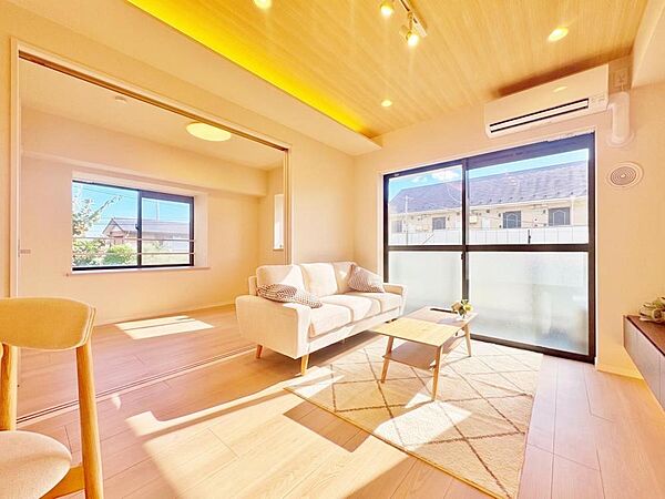 【CG加工により空を晴天にしています】【Livingroom】リビングルーム