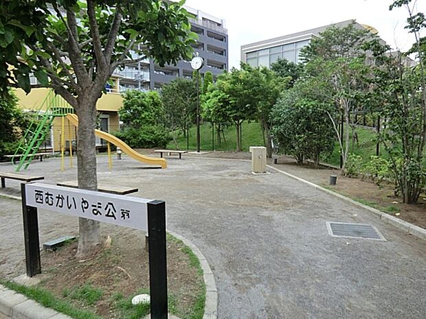 西むかいやま公園まで約817m