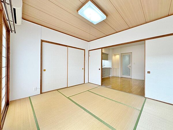 【Japanese-style room】和室