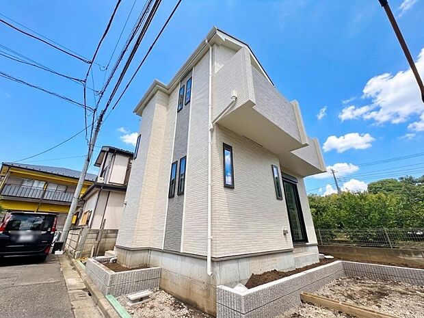 【街に溶け合う美しい景観をCG加工により空を晴天にしています】【Exterior】外観