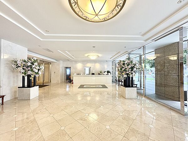 【Entrance hall】エントランスホール