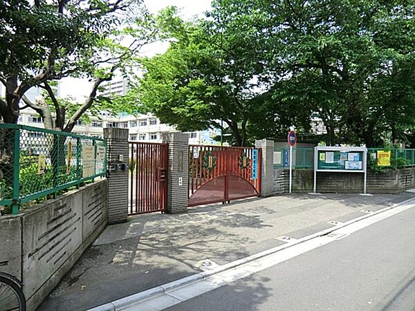 北区立滝野川第二小学校まで約96m