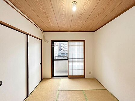 【Japanese-style room】和室