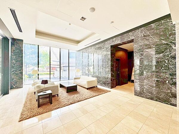 【Entrance hall】エントランスホール