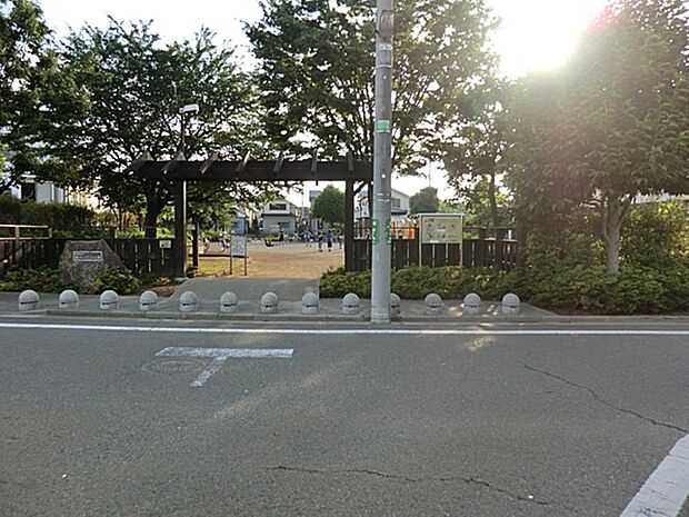 西六いこい公園まで約488m