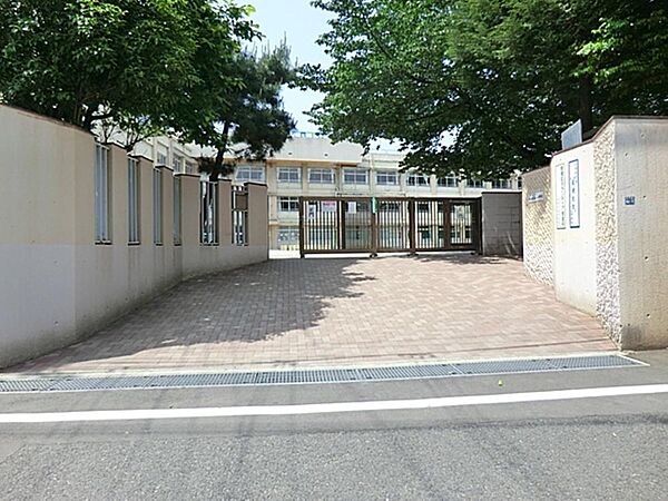板橋区立板橋第八小学校まで約416m