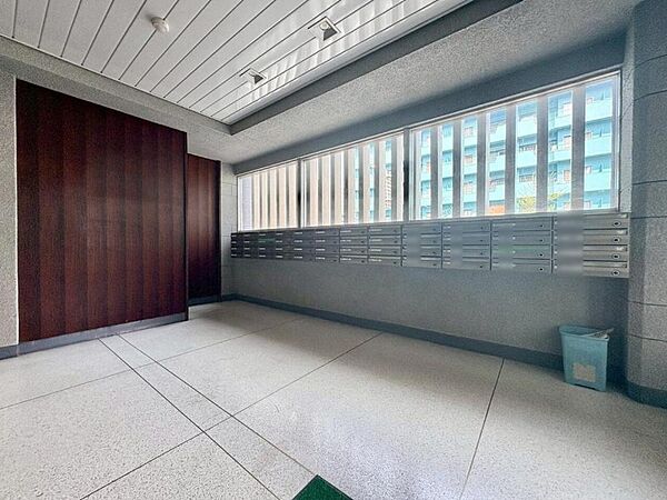 【Entrance hall】エントランスホール