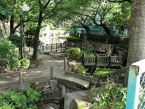 氷川つり堀公園まで約321m