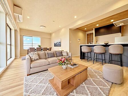 【配置してある家具や小物はCGによるイメージです】【Livingroom】リビング