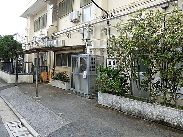 豊島区立目白第二保育園まで約692m