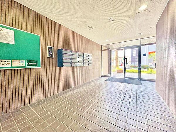 【Entrance hall】エントランスホール