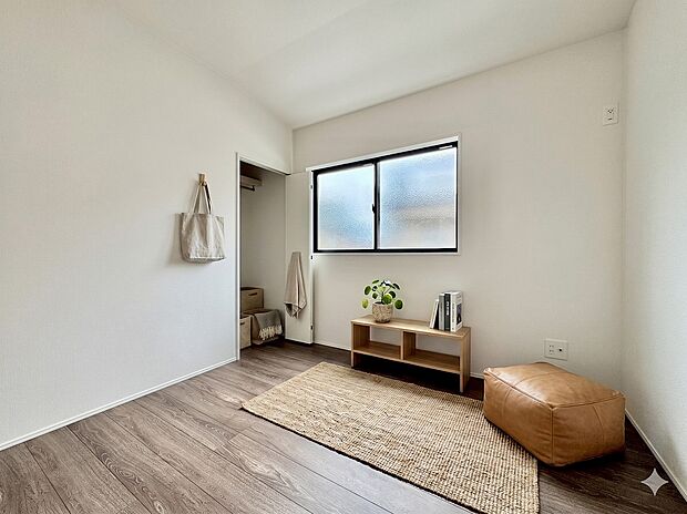 【配置してある家具や小物はCGによるイメージです】 【Bedroom】居室