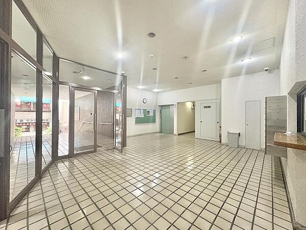 【Entrance hall】エントランスホール