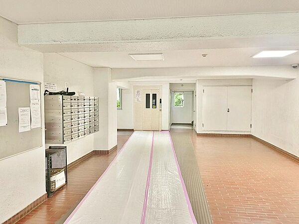 【Entrance hall】エントランスホール