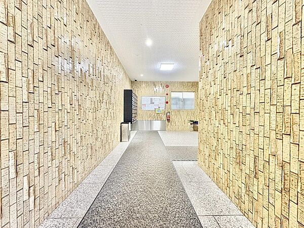 【Entrance hall】エントランスホール