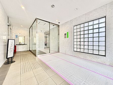 【Entrance hall】エントランスホール