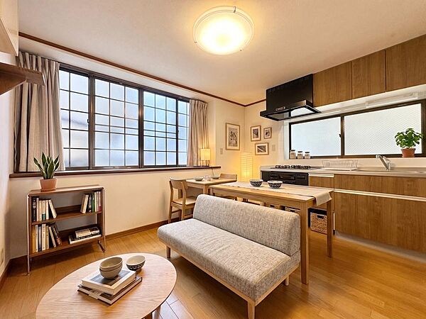 【配置してある家具や小物はCGによるイメージです】【Kitchen】【Livingroom】リビング