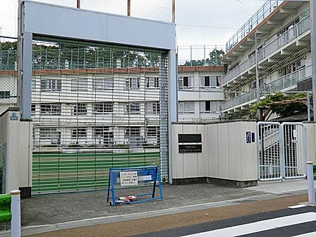 目黒区立八雲小学校まで約891m