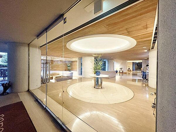 【Entrance hall】エントランスホール