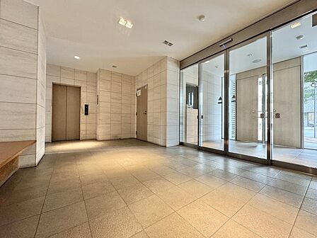 【Entrance hall】エントランスホール